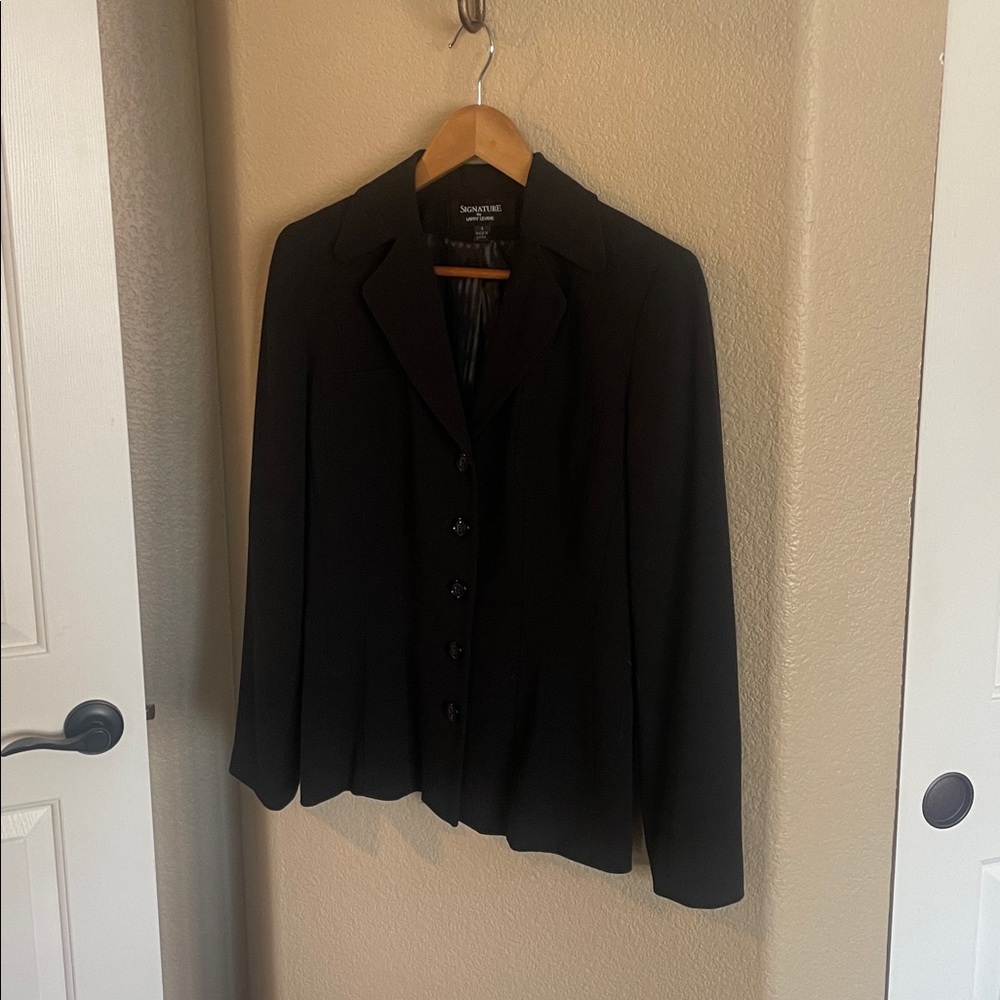 Signature by Larry Levine Three (3) Piece Women’s Suit Size 4 - Picture 5 of 9